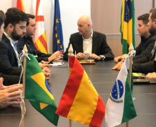O governador Carlos Massa Ratinho Junior participou nesta quinta-feira (21) da Smart City Expo Barcelona, maior exposição global sobre mobilidade, inovação, desenvolvimento urbano, transformação digital, inclusão e cidades compartilhadas. Em março do ano que vem, a edição brasileira da feira acontecerá em Curitiba.Foto: Divulgação/AEN