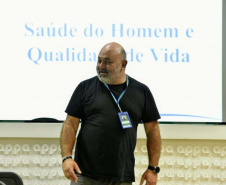 A empresa pública Portos do Paraná promoveu uma programação especial para os homens, marcando o mês do Novembro Azul. No final da tarde, nesta quarta-feira (20), o evento reuniu mais de 50 colaboradores de todos os setores, no auditório da sede administrativa, Palácio Taquaré, em Paranaguá.Foto: Divulgação/Portos do Paraná