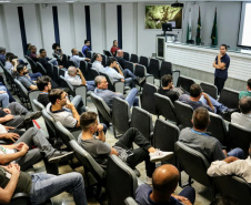 A empresa pública Portos do Paraná promoveu uma programação especial para os homens, marcando o mês do Novembro Azul. No final da tarde, nesta quarta-feira (20), o evento reuniu mais de 50 colaboradores de todos os setores, no auditório da sede administrativa, Palácio Taquaré, em Paranaguá.Foto: Divulgação/Portos do Paraná