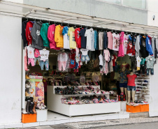 Os setores de comércio (3.199) e serviços (2.488) e foram os que mais empregaram em outubro, puxados pelo aquecimento da economia com a aproximação do fim do ano.Foto: Geraldo Bubniak/AEN