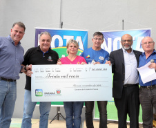 Duas contribuintes e uma entidade assistencial são as ganhadoras do sorteio deste mês do programa Nota Paraná, criado pelo Governo do Estado para atuar na educação fiscal da população paranaense e aumentar a arrecadação da Receita Estadual
