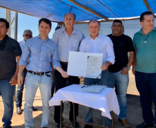 O Governo do Estado entregou nesta quinta-feira (21) em quatro municípios das Regiões dos Campos Gerais, Norte e Noroeste editais de licitação e inaugurou obras no valor total de R$ 6