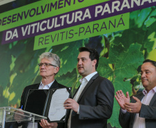 O Governador Carlos Massa Ratinho Júnior e o secretário estadual da Agricultura e Abastecimento, Norberto Ortigara, lançam nesta terça-feira (26),  o programa de Desenvolvimento e Revitalização da Viticultura e da Agroindústria Vitícola no Paraná, o Revitis.   Curitiba, 26/11/2019 - Foto: Geraldo Bubniak/AEN