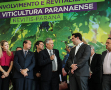 O Governador Carlos Massa Ratinho Júnior e o secretário estadual da Agricultura e Abastecimento, Norberto Ortigara, lançam nesta terça-feira (26),  o programa de Desenvolvimento e Revitalização da Viticultura e da Agroindústria Vitícola no Paraná, o Revitis.   Curitiba, 26/11/2019 - Foto: Geraldo Bubniak/AEN