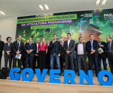 O Governador Carlos Massa Ratinho Júnior e o secretário estadual da Agricultura e Abastecimento, Norberto Ortigara, lançam nesta terça-feira (26),  o programa de Desenvolvimento e Revitalização da Viticultura e da Agroindústria Vitícola no Paraná, o Revitis.   Curitiba, 26/11/2019 - Foto: Geraldo Bubniak/AEN
