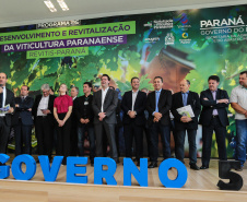 O Governador Carlos Massa Ratinho Júnior e o secretário estadual da Agricultura e Abastecimento, Norberto Ortigara, lançam nesta terça-feira (26),  o programa de Desenvolvimento e Revitalização da Viticultura e da Agroindústria Vitícola no Paraná, o Revitis.   Curitiba, 26/11/2019 - Foto: Geraldo Bubniak/AEN