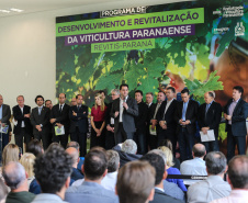 O Governador Carlos Massa Ratinho Júnior e o secretário estadual da Agricultura e Abastecimento, Norberto Ortigara, lançam nesta terça-feira (26),  o programa de Desenvolvimento e Revitalização da Viticultura e da Agroindústria Vitícola no Paraná, o Revitis.   Curitiba, 26/11/2019 - Foto: Geraldo Bubniak/AEN