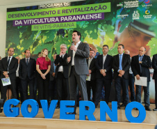 O Governador Carlos Massa Ratinho Júnior e o secretário estadual da Agricultura e Abastecimento, Norberto Ortigara, lançam nesta terça-feira (26),  o programa de Desenvolvimento e Revitalização da Viticultura e da Agroindústria Vitícola no Paraná, o Revitis.   Curitiba, 26/11/2019 - Foto: Geraldo Bubniak/AEN