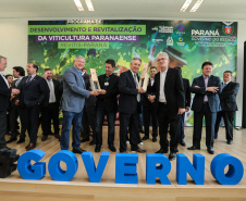 O Governador Carlos Massa Ratinho Júnior e o secretário estadual da Agricultura e Abastecimento, Norberto Ortigara, lançam nesta terça-feira (26),  o programa de Desenvolvimento e Revitalização da Viticultura e da Agroindústria Vitícola no Paraná, o Revitis.   Curitiba, 26/11/2019 - Foto: Geraldo Bubniak/AEN