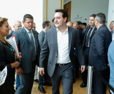 O governador Carlos Massa Ratinho Junior lançou nesta terça-feira (26), no Palácio Iguaçu, o programa Revitis, destinado a estimular a produção de uvas no Paraná. Iniciativa inédita no Estado, o programa está apoiado em quatro eixos: incentivo para a produção, reorganização da comercialização, desenvolvimento do turismo e apoio à agroindústria.