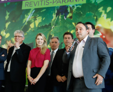 O governador Carlos Massa Ratinho Junior lançou nesta terça-feira (26), no Palácio Iguaçu, o programa Revitis, destinado a estimular a produção de uvas no Paraná. Iniciativa inédita no Estado, o programa está apoiado em quatro eixos: incentivo para a produção, reorganização da comercialização, desenvolvimento do turismo e apoio à agroindústria.