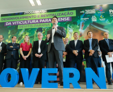 O governador Carlos Massa Ratinho Junior lançou nesta terça-feira (26), no Palácio Iguaçu, o programa Revitis, destinado a estimular a produção de uvas no Paraná. Iniciativa inédita no Estado, o programa está apoiado em quatro eixos: incentivo para a produção, reorganização da comercialização, desenvolvimento do turismo e apoio à agroindústria.