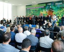 O governador Carlos Massa Ratinho Junior lançou nesta terça-feira (26), no Palácio Iguaçu, o programa Revitis, destinado a estimular a produção de uvas no Paraná. Iniciativa inédita no Estado, o programa está apoiado em quatro eixos: incentivo para a produção, reorganização da comercialização, desenvolvimento do turismo e apoio à agroindústria.