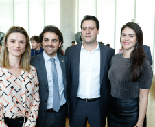 O governador Carlos Massa Ratinho Junior lançou nesta terça-feira (26), no Palácio Iguaçu, o programa Revitis, destinado a estimular a produção de uvas no Paraná. Iniciativa inédita no Estado, o programa está apoiado em quatro eixos: incentivo para a produção, reorganização da comercialização, desenvolvimento do turismo e apoio à agroindústria.