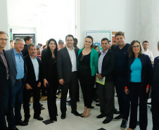 O governador Carlos Massa Ratinho Junior lançou nesta terça-feira (26), no Palácio Iguaçu, o programa Revitis, destinado a estimular a produção de uvas no Paraná. Iniciativa inédita no Estado, o programa está apoiado em quatro eixos: incentivo para a produção, reorganização da comercialização, desenvolvimento do turismo e apoio à agroindústria.