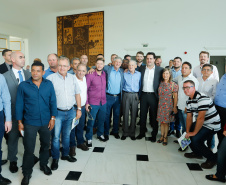 O governador Carlos Massa Ratinho Junior lançou nesta terça-feira (26), no Palácio Iguaçu, o programa Revitis, destinado a estimular a produção de uvas no Paraná. Iniciativa inédita no Estado, o programa está apoiado em quatro eixos: incentivo para a produção, reorganização da comercialização, desenvolvimento do turismo e apoio à agroindústria.