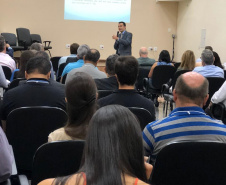 A Controladoria-Geral do Estado (CGE) promoveu capacitação sobre a modalidade de licitação que começa a ser adotada pelo Paraná, principalmente para obras públicas. O auditor do Tribunal de Contas da União (TCU) Claudio Sarian explicou o Regime Diferenciado de Contratações Públicas e destacou que este permite melhor planejamento de gastos e restrição à quantidade de aditivos. fOTO: dIVULGAÇÃO/CGE