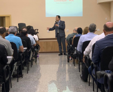 A Controladoria-Geral do Estado (CGE) promoveu capacitação sobre a modalidade de licitação que começa a ser adotada pelo Paraná, principalmente para obras públicas. O auditor do Tribunal de Contas da União (TCU) Claudio Sarian explicou o Regime Diferenciado de Contratações Públicas e destacou que este permite melhor planejamento de gastos e restrição à quantidade de aditivos. fOTO: dIVULGAÇÃO/CGE