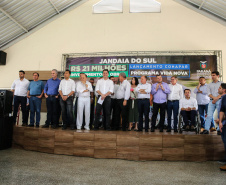 O Governador Carlos Massa Ratinho Júnior lança nesta quinta-feira (28),  o Programa Vida Nova Paraná em Jandaia do Sul.  E também anuncia  recursos e ações nas áreas da saúde, desenvolvimento urbano e sinalização viária, além de entrega de ambulância e de viatura para a Polícia Militar.Jandaia do Sul, 28/11/2019 -  Foto: Geraldo Bubniak/AEN