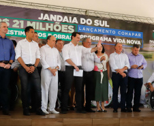 O município de Jandaia do Sul, no Vale do Ivaí, receberá uma série de ações do Governo do Estado nas áreas da saúde, segurança, saneamento, esporte, desenvolvimento urbano e para a sinalização de trânsito. Os investimentos somam R$ 21 milhões e foram confirmados pelo governador Carlos Massa Ratinho Junior nesta quinta-feira (28), em evento no município.