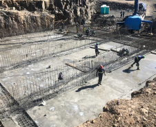 O canteiro de obras da Pequena Central Hidrelétrica (PCH) Bela Vista está movimentado. Cerca de 300 pessoas já trabalham no empreendimento que está sendo construído no Rio Chopim, entre os municípios de Verê e São João, no Sudoeste do Estado. Foto: Copel