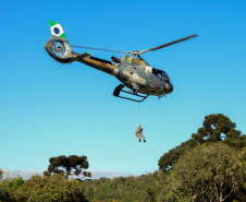A temporada de verão 2019/2020 contará com uma base do Batalhão de Polícia Militar de Operações Aéreas (Bpmoa) em Matinhos para dar suporte às equipes da PM e do Corpo de Bombeiros em operações, radiopatrulhamento aéreo, resgates e remoções aeromédicas, entre outras ações.
Foto: PMPR