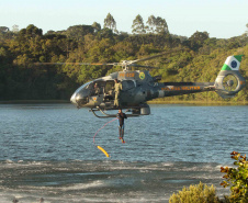 A temporada de verão 2019/2020 contará com uma base do Batalhão de Polícia Militar de Operações Aéreas (Bpmoa) em Matinhos para dar suporte às equipes da PM e do Corpo de Bombeiros em operações, radiopatrulhamento aéreo, resgates e remoções aeromédicas, entre outras ações.
Foto: PMPR
