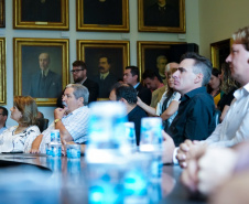 O Governo do Estado conclui esta semana a rodada de autorizações para liberação de recursos do programa Paraná Mais Cidades, que começou há cerca de dois meses. Coordenado pela Casa Civil, o programa é uma parceria entre o Governo e a Assembleia Legislativa e conta com R$ 351 milhões, provenientes do Tesouro Estadual e da devolução do exercício orçamentário do Legislativo. Foto: Guilherme Flores/Casa Civil