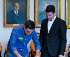 O Governo do Estado conclui esta semana a rodada de autorizações para liberação de recursos do programa Paraná Mais Cidades, que começou há cerca de dois meses. Coordenado pela Casa Civil, o programa é uma parceria entre o Governo e a Assembleia Legislativa e conta com R$ 351 milhões, provenientes do Tesouro Estadual e da devolução do exercício orçamentário do Legislativo. Foto: Guilherme Flores/Casa Civil