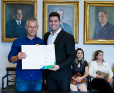 O Governo do Estado conclui esta semana a rodada de autorizações para liberação de recursos do programa Paraná Mais Cidades, que começou há cerca de dois meses. Coordenado pela Casa Civil, o programa é uma parceria entre o Governo e a Assembleia Legislativa e conta com R$ 351 milhões, provenientes do Tesouro Estadual e da devolução do exercício orçamentário do Legislativo. Foto: Guilherme Flores/Casa Civil
