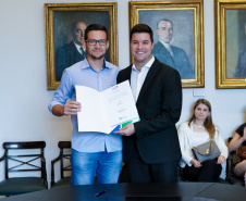 O Governo do Estado conclui esta semana a rodada de autorizações para liberação de recursos do programa Paraná Mais Cidades, que começou há cerca de dois meses. Coordenado pela Casa Civil, o programa é uma parceria entre o Governo e a Assembleia Legislativa e conta com R$ 351 milhões, provenientes do Tesouro Estadual e da devolução do exercício orçamentário do Legislativo. Foto: Guilherme Flores/Casa Civil