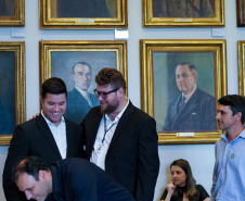O Governo do Estado conclui esta semana a rodada de autorizações para liberação de recursos do programa Paraná Mais Cidades, que começou há cerca de dois meses. Coordenado pela Casa Civil, o programa é uma parceria entre o Governo e a Assembleia Legislativa e conta com R$ 351 milhões, provenientes do Tesouro Estadual e da devolução do exercício orçamentário do Legislativo. Foto: Guilherme Flores/Casa Civil