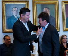 O Governo do Estado conclui esta semana a rodada de autorizações para liberação de recursos do programa Paraná Mais Cidades, que começou há cerca de dois meses. Coordenado pela Casa Civil, o programa é uma parceria entre o Governo e a Assembleia Legislativa e conta com R$ 351 milhões, provenientes do Tesouro Estadual e da devolução do exercício orçamentário do Legislativo. Foto: Guilherme Flores/Casa Civil