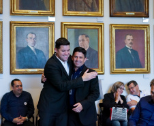 O Governo do Estado conclui esta semana a rodada de autorizações para liberação de recursos do programa Paraná Mais Cidades, que começou há cerca de dois meses. Coordenado pela Casa Civil, o programa é uma parceria entre o Governo e a Assembleia Legislativa e conta com R$ 351 milhões, provenientes do Tesouro Estadual e da devolução do exercício orçamentário do Legislativo. Foto: Guilherme Flores/Casa Civil