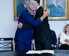 O Governo do Estado conclui esta semana a rodada de autorizações para liberação de recursos do programa Paraná Mais Cidades, que começou há cerca de dois meses. Coordenado pela Casa Civil, o programa é uma parceria entre o Governo e a Assembleia Legislativa e conta com R$ 351 milhões, provenientes do Tesouro Estadual e da devolução do exercício orçamentário do Legislativo. Foto: Guilherme Flores/Casa Civil