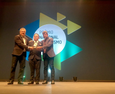 Na Semana Nacional do Turismo, o Paraná concorreu com projetos selecionados entre as Iniciativas de Destaque do Prêmio Nacional de Turismo. Ações de Foz do Iguaçu e de Guarapuava foram selecionadas entre mais de trezentos inscritos. A cerimônia de premiação aconteceui nesta quarta feira (04) em Belo Horizonte (MG).Foto: Edson Thomaz