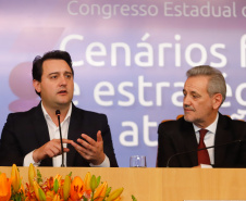 O governador Carlos Massa Ratinho Junior afirmou nesta quinta-feira (5) que a modernização do Estado passa pelo papel de fiscalização do Ministério Público do Paraná (MPPR) e pela construção de políticas conjuntas de atendimento social. Ele participou do Congresso Estadual do MPPR e de uma sessão plenária sobre planejamento estratégico do órgão, que acontecem em Curitiba.