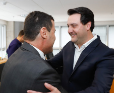 O governador Carlos Massa Ratinho Junior afirmou nesta quinta-feira (5) que a modernização do Estado passa pelo papel de fiscalização do Ministério Público do Paraná (MPPR) e pela construção de políticas conjuntas de atendimento social. Ele participou do Congresso Estadual do MPPR e de uma sessão plenária sobre planejamento estratégico do órgão, que acontecem em Curitiba.