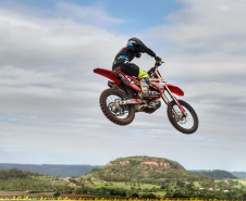 Os Jogos de Aventura e Natureza encerram a primeira edição com um balanço positivo. Mais de 20 mil atletas participaram das competições, realizadas em 26 municípios de diversas regiões do Estado. Além disso, oficinas e cursos levaram esporte às comunidades e escolas locais atendendo mais de 90 mil pessoas. Foto: Esporte Paraná