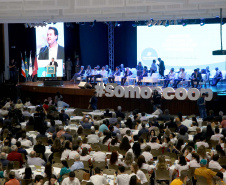 A ministra da Agricultura, Pecuária e Abastecimento, Tereza Cristina, assinou nesta sexta-feira (06), durante evento com a presença do governador Carlos Massa Ratinho Junior, instrução normativa que reforça o reconhecimento do Paraná como área livre da peste suína clássica (PSC). O documento desmembra o Estado de um grupo que era formado por 14 unidades federativas.