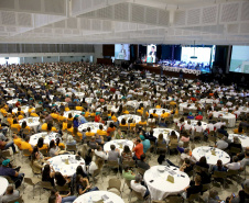 A ministra da Agricultura, Pecuária e Abastecimento, Tereza Cristina, assinou nesta sexta-feira (06), durante evento com a presença do governador Carlos Massa Ratinho Junior, instrução normativa que reforça o reconhecimento do Paraná como área livre da peste suína clássica (PSC). O documento desmembra o Estado de um grupo que era formado por 14 unidades federativas.