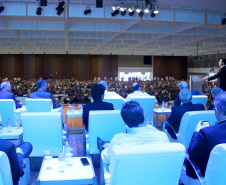 A ministra da Agricultura, Pecuária e Abastecimento, Tereza Cristina, assinou nesta sexta-feira (06), durante evento com a presença do governador Carlos Massa Ratinho Junior, instrução normativa que reforça o reconhecimento do Paraná como área livre da peste suína clássica (PSC). O documento desmembra o Estado de um grupo que era formado por 14 unidades federativas.