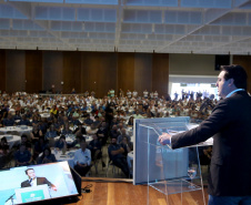 A ministra da Agricultura, Pecuária e Abastecimento, Tereza Cristina, assinou nesta sexta-feira (06), durante evento com a presença do governador Carlos Massa Ratinho Junior, instrução normativa que reforça o reconhecimento do Paraná como área livre da peste suína clássica (PSC). O documento desmembra o Estado de um grupo que era formado por 14 unidades federativas.