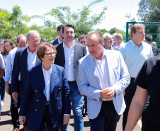 A ministra da Agricultura, Pecuária e Abastecimento, Tereza Cristina, assinou nesta sexta-feira (06), durante evento com a presença do governador Carlos Massa Ratinho Junior, instrução normativa que reforça o reconhecimento do Paraná como área livre da peste suína clássica (PSC). O documento desmembra o Estado de um grupo que era formado por 14 unidades federativas.