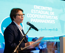 A ministra da Agricultura, Pecuária e Abastecimento, Tereza Cristina, assinou nesta sexta-feira (06), durante evento com a presença do governador Carlos Massa Ratinho Junior, instrução normativa que reforça o reconhecimento do Paraná como área livre da peste suína clássica (PSC). O documento desmembra o Estado de um grupo que era formado por 14 unidades federativas.