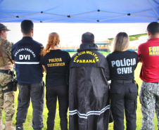 A Polícia Científica do Paraná realizou quinta-feira (5), no Aeroporto Internacional Afonso Pena, em São José dos Pinhais, um simulado para avaliação das práticas abordadas no curso de Perícia em Local de Desastres em Massa - Identificação de Vítimas de Desastres (DVI). A aula em campo contou com o apoio da Infraero e do grupo Tigre da Polícia Civil. O curso foi encerrado na manhã desta sexta-feira (06).Foto:SESP
