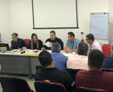 A primeira licitação para a venda de imóveis públicos ociosos ou sem destinação promovida pelo Governo do Estado arrecadou R$ 5.101.501,00. O certame desta sexta-feira (6) arrecadou 62% a mais do que o valor de referência. Dos 15 imóveis colocados à venda, os três vendidos arrecadaram mais da metade do valor total dos imóveis ofertados.Foto: Carlos Winnikes/SEAP