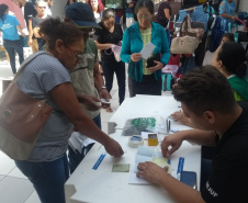A feira de serviços Paraná Cidadão registrou cerca de 13 mil atendimentos em Cascavel. A ação ofereceu mais de 30 serviços, entre eles a emissão da carteira de identidade, carteira de trabalho e CPF. Foto: SEJUF