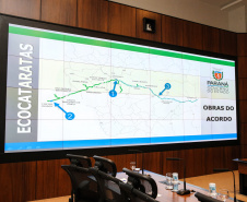 O governador Carlos Massa Ratinho Junior e o secretário de Infraestrutura e Logística, Sandro Alex, divulgam nesta segunda-feira (09),  no Palácio Iguaçu, as obras aprovadas pelo Governo do Estado que serão realizadas com os recursos do acordo de leniência firmado pela empresa Ecorodovias, que controla as concessionárias Ecovia e Ecocataratas, e Ministério Público Federal (MPF).    Curitiba, 09/12/2019 - Foto: Geraldo Bubniak/AEN
