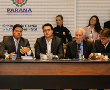 O governador Carlos Massa Ratinho Junior e o secretário de Infraestrutura e Logística, Sandro Alex, divulgam nesta segunda-feira (09),  no Palácio Iguaçu, as obras aprovadas pelo Governo do Estado que serão realizadas com os recursos do acordo de leniência firmado pela empresa Ecorodovias, que controla as concessionárias Ecovia e Ecocataratas, e Ministério Público Federal (MPF).    Curitiba, 09/12/2019 - Foto: Geraldo Bubniak/AEN